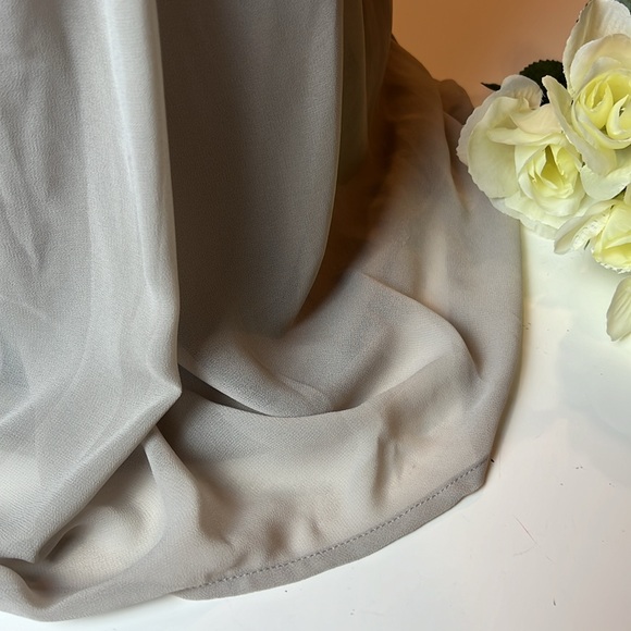 BANANA REPUBLICAN BEIGE FLOWING SPAGHETTI STRAP TOP SIZE SMALL. - Picture 6 of 12